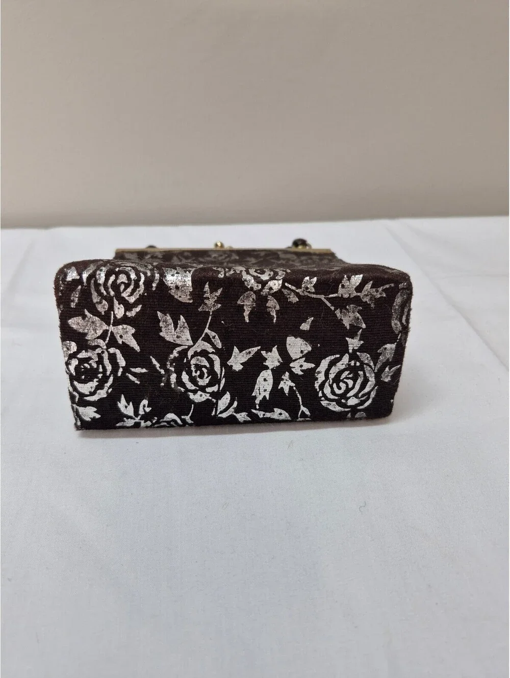 Vintage Brown Velvet Floral Evening bag w/ Gold Frame and Kiss Lock Closure J33